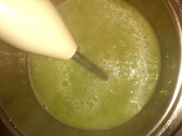 Zöldborsókrém leves
