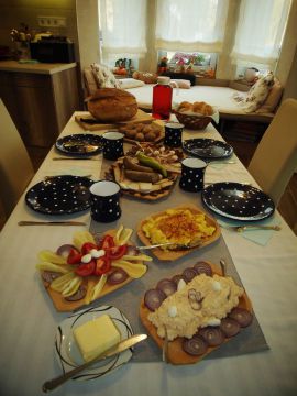 „Tanyasi – tál”