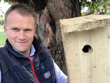 Téli madáretetés, madárvédelem Sipos Gazdával