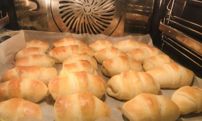 Szilveszteri virslis kifli elkészítése