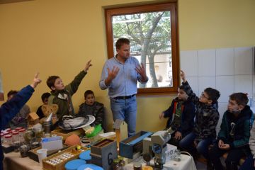 Kis biológusok, természet barátok találkozása Sipos Gazdával