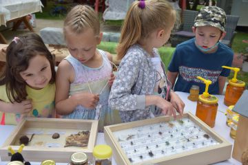 Szőnyis kisdiákok vidáman tanulhattak a Gyömrei tanyán