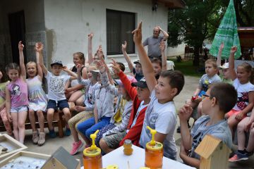 Szőnyis kisdiákok vidáman tanulhattak a Gyömrei tanyán