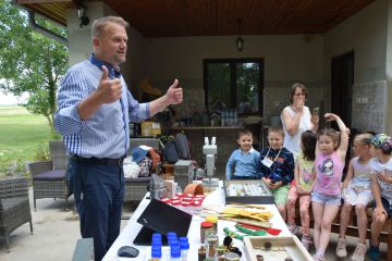 Szőnyis kisdiákok vidáman tanulhattak a Gyömrei tanyán