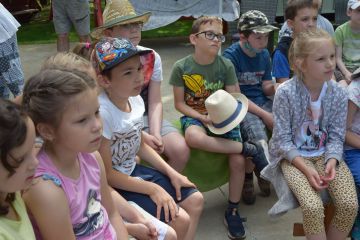 Szőnyis kisdiákok vidáman tanulhattak a Gyömrei tanyán