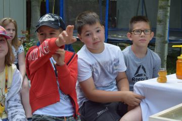 Szőnyis kisdiákok vidáman tanulhattak a Gyömrei tanyán