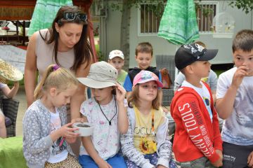 Szőnyis kisdiákok vidáman tanulhattak a Gyömrei tanyán