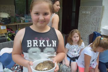 Szőnyis kisdiákok vidáman tanulhattak a Gyömrei tanyán