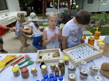 Szőnyis kisdiákok vidáman tanulhattak a Gyömrei tanyán