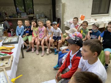 Szőnyis kisdiákok vidáman tanulhattak a Gyömrei tanyán