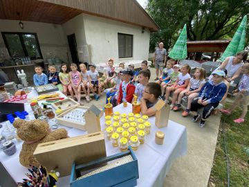 Szőnyis kisdiákok vidáman tanulhattak a Gyömrei tanyán